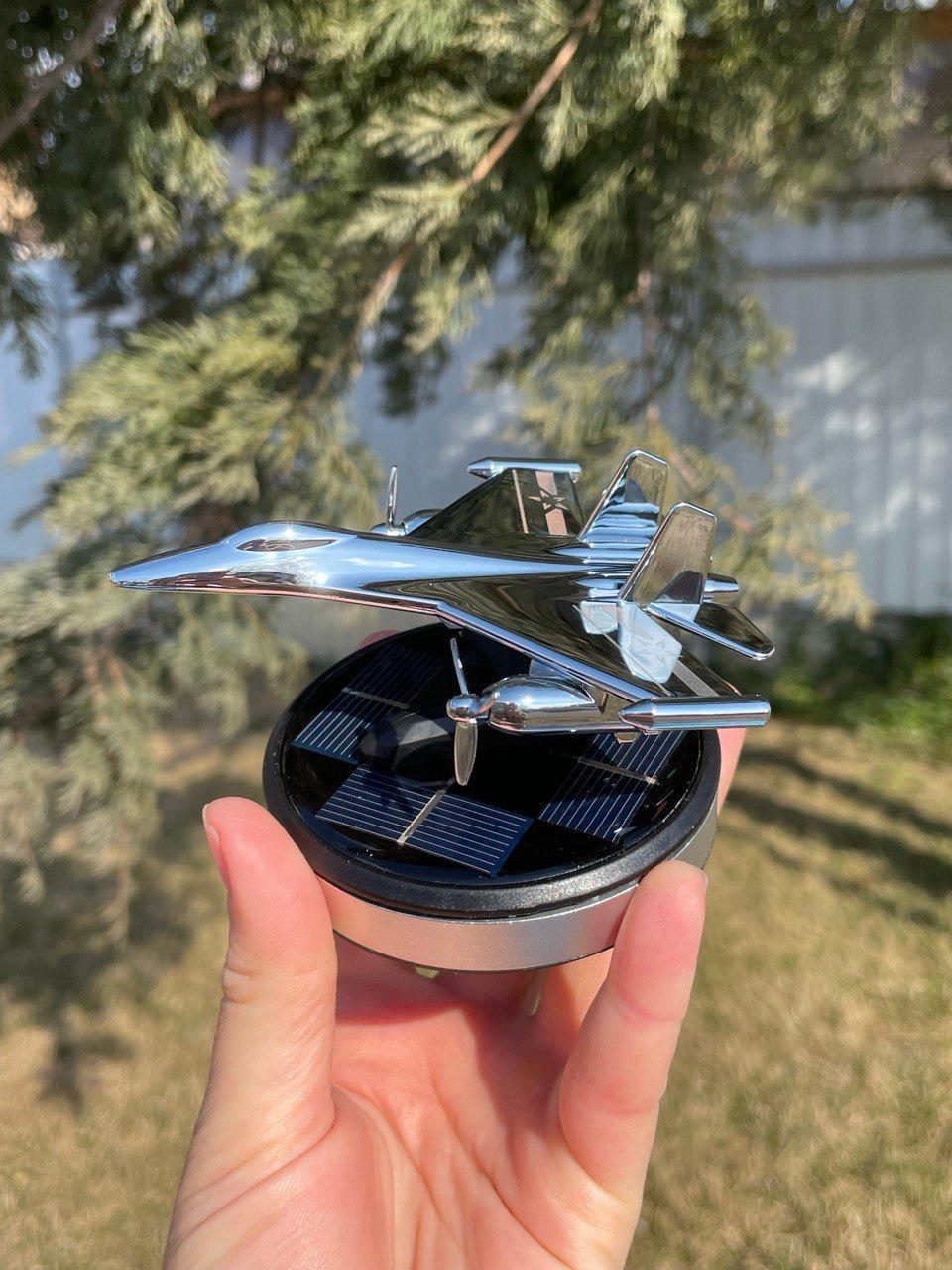 Ароматизатор для авто Літак на сонячній батареї в подарунковій упаковці Silver (tb9-exz-dp8) - фото 2 Ароматизатор для авто Літак на сонячній батареї в подарунковій упаковці Silver (tb9-exz-dp8) - фото 2