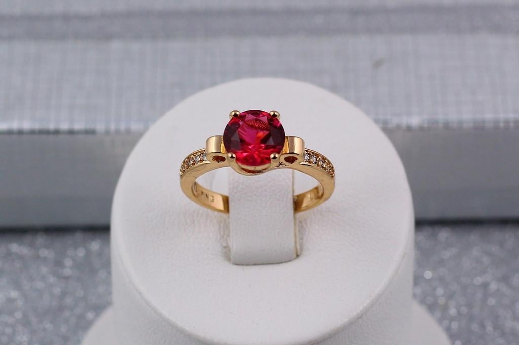 Кольцо Xuping Jewelry с малиновым камнем 8 мм р. 18 Золотистый
