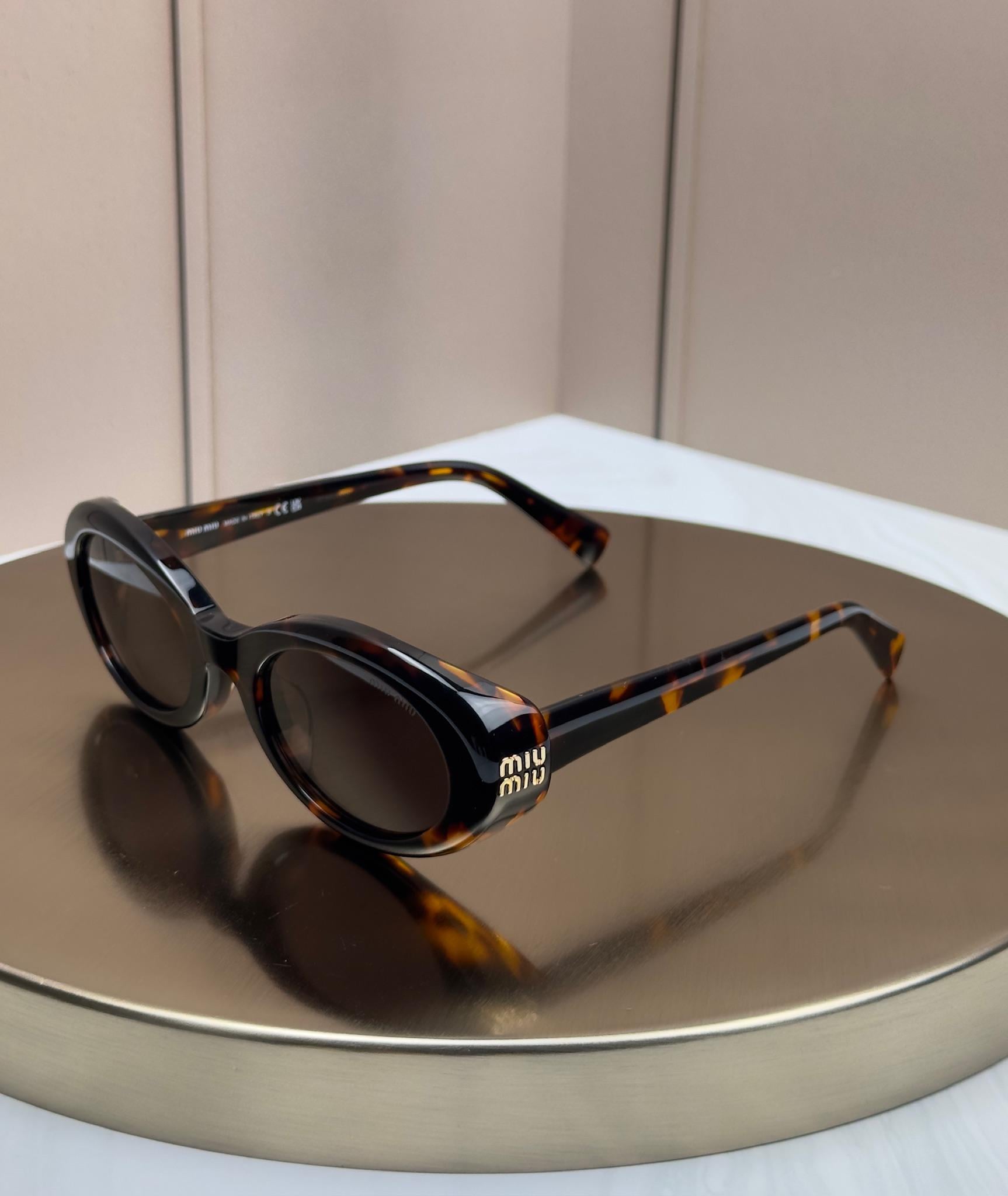 Солнцезащитные очки Miu Miu SMU B09 овальные ацетатные с золотым логотипом коричневая линза женские Черепаховый