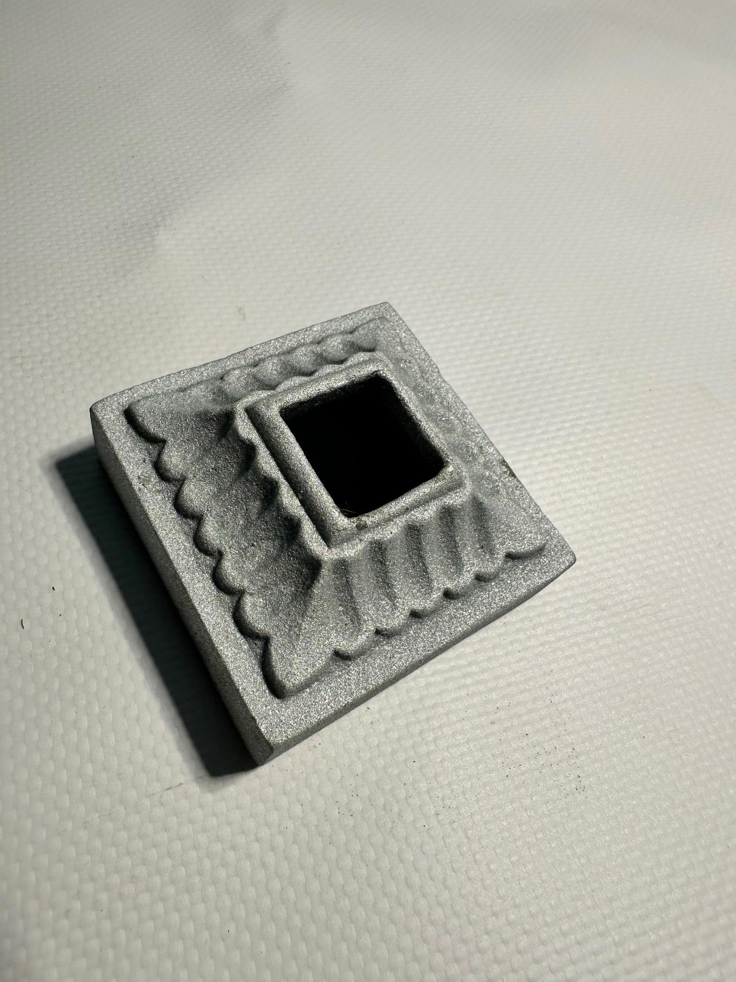 Ковпак-накладка декоративна чавунна оцинкована для маскування місця кріплення до монтажної поверхні 14x14 мм (FOC52Z) - фото 6 Ковпак-накладка декоративна чавунна оцинкована для маскування місця кріплення до монтажної поверхні 14x14 мм (FOC52Z) - фото 6