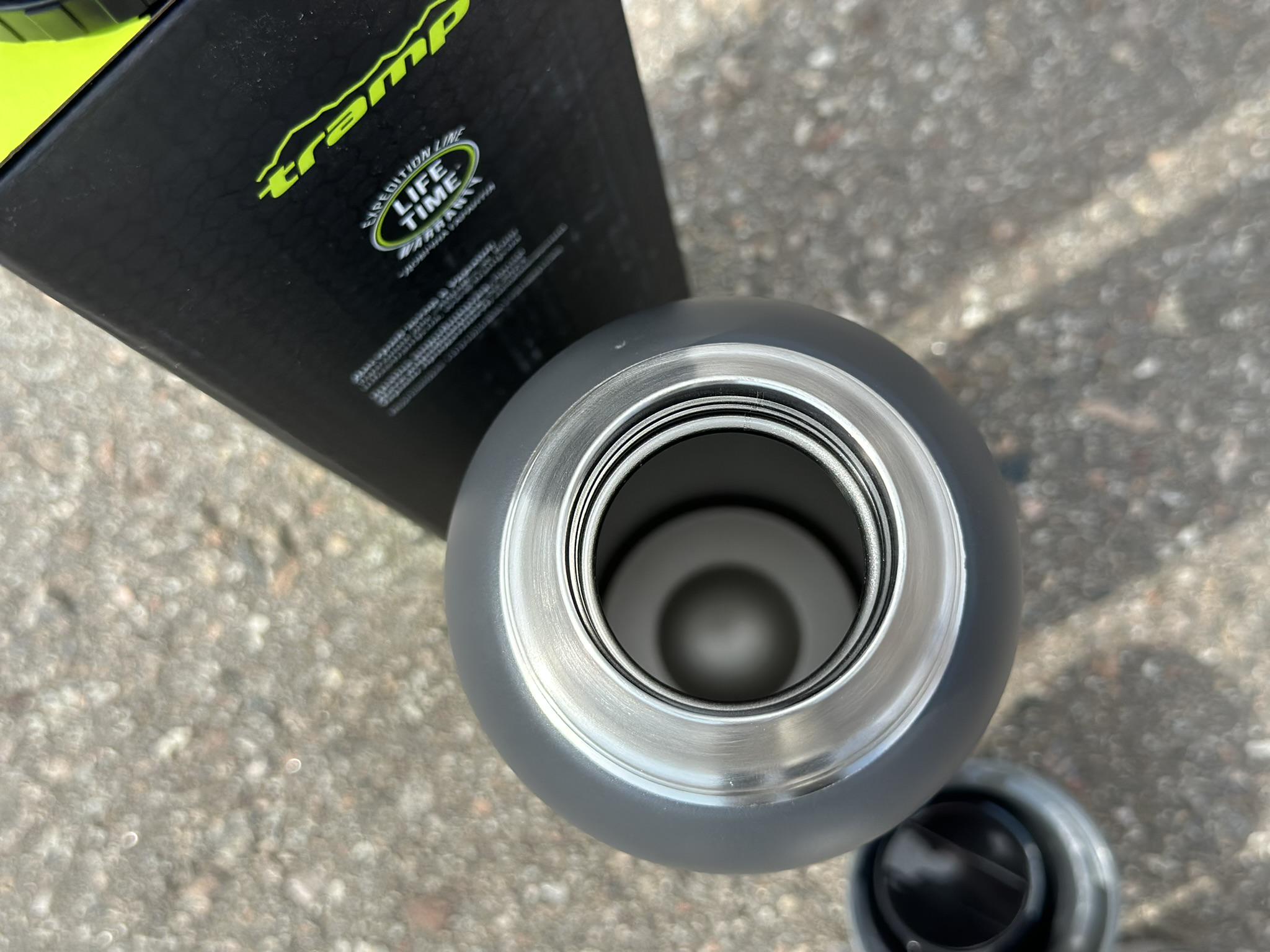 Термос для напоїв Tramp expeditio з нержавіючої сталі тримає 24 ч. 1,6 л (UTRC-029-grey) - фото 7 Термос для напоїв Tramp expeditio з нержавіючої сталі тримає 24 ч. 1,6 л (UTRC-029-grey) - фото 7