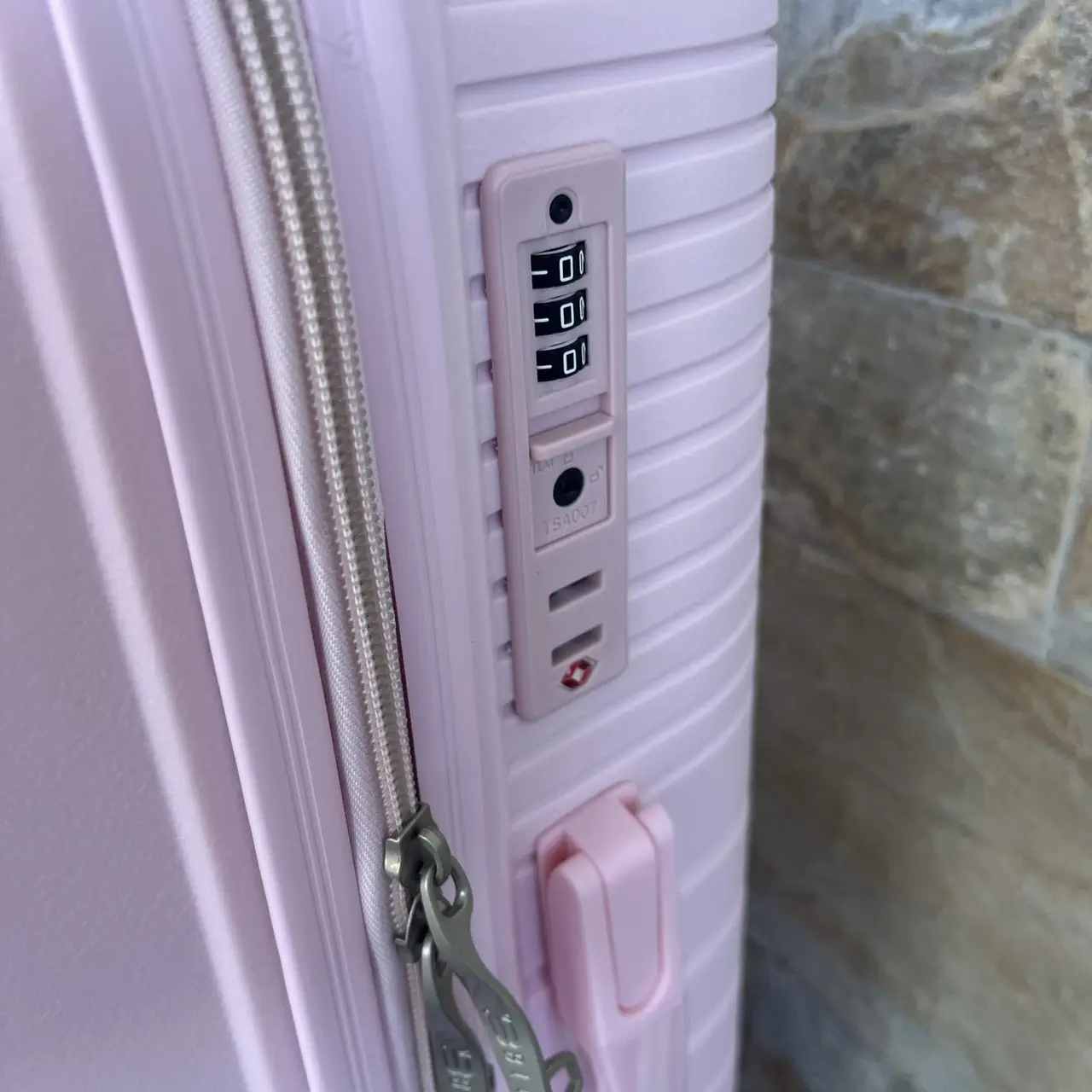 Валіза дорожня з поліпропілену Bloom 1706 середній М 63 л Рожевий - фото 5 Валіза дорожня з поліпропілену Bloom 1706 середній М 63 л Рожевий - фото 5