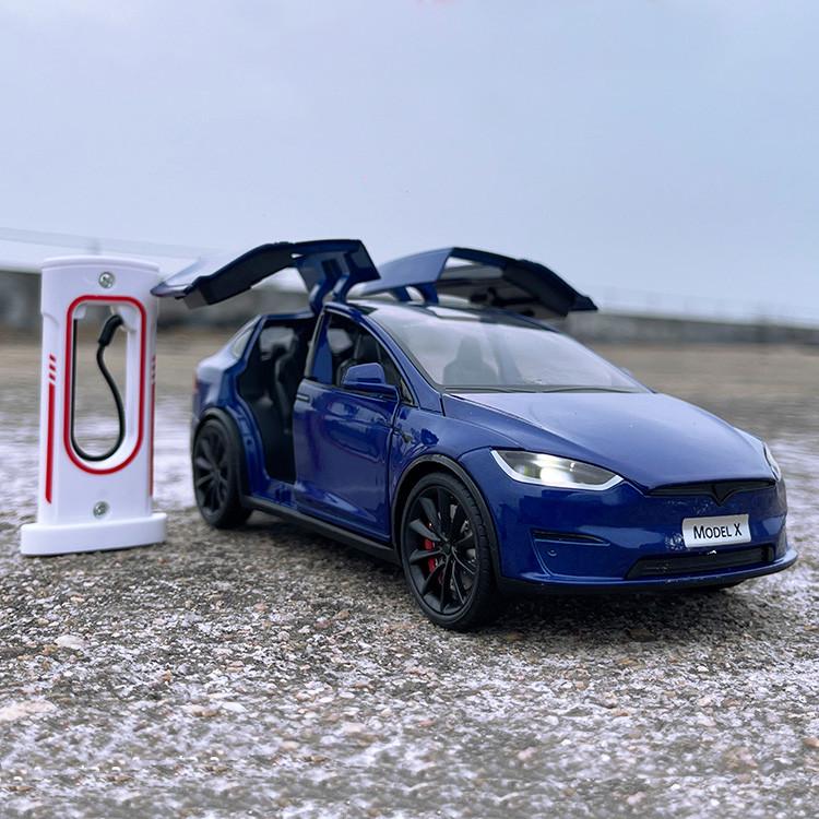 Игрушечная машинка металлическая Tesla Modelx инерционная модель с зарядной станцией 1:24 (28443828)