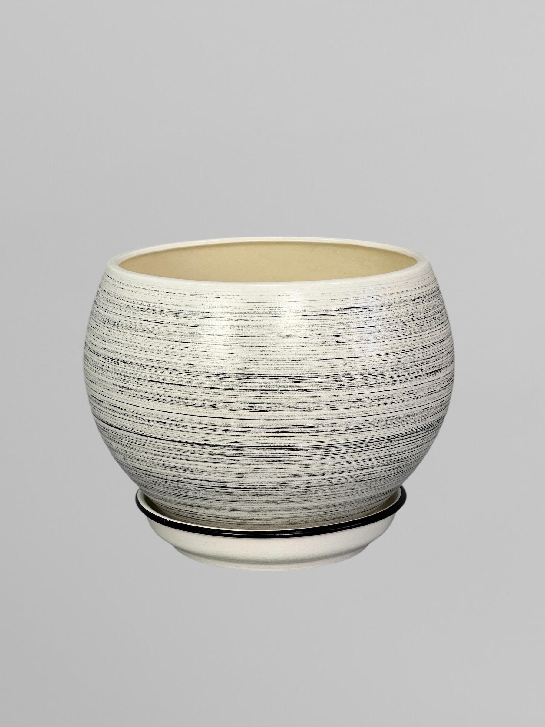 Горщик для квітів керамічний Куля глянець 4,1 л Білий з чорними смужками (Г02003) - фото 1 Горщик для квітів керамічний Куля глянець 4,1 л Білий з чорними смужками (Г02003) - фото 1