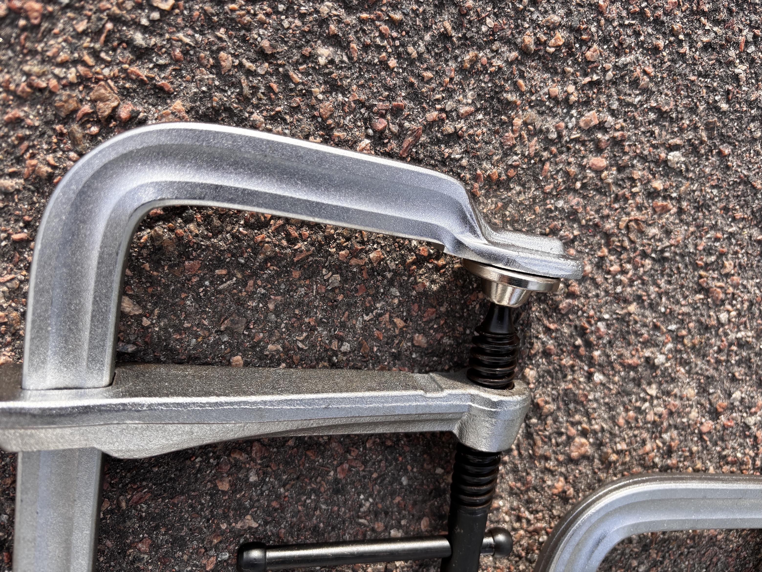 Струбцина F-образная винтовая цельнометаллическая для фиксации дерева и металла 200х120 мм - фото 3