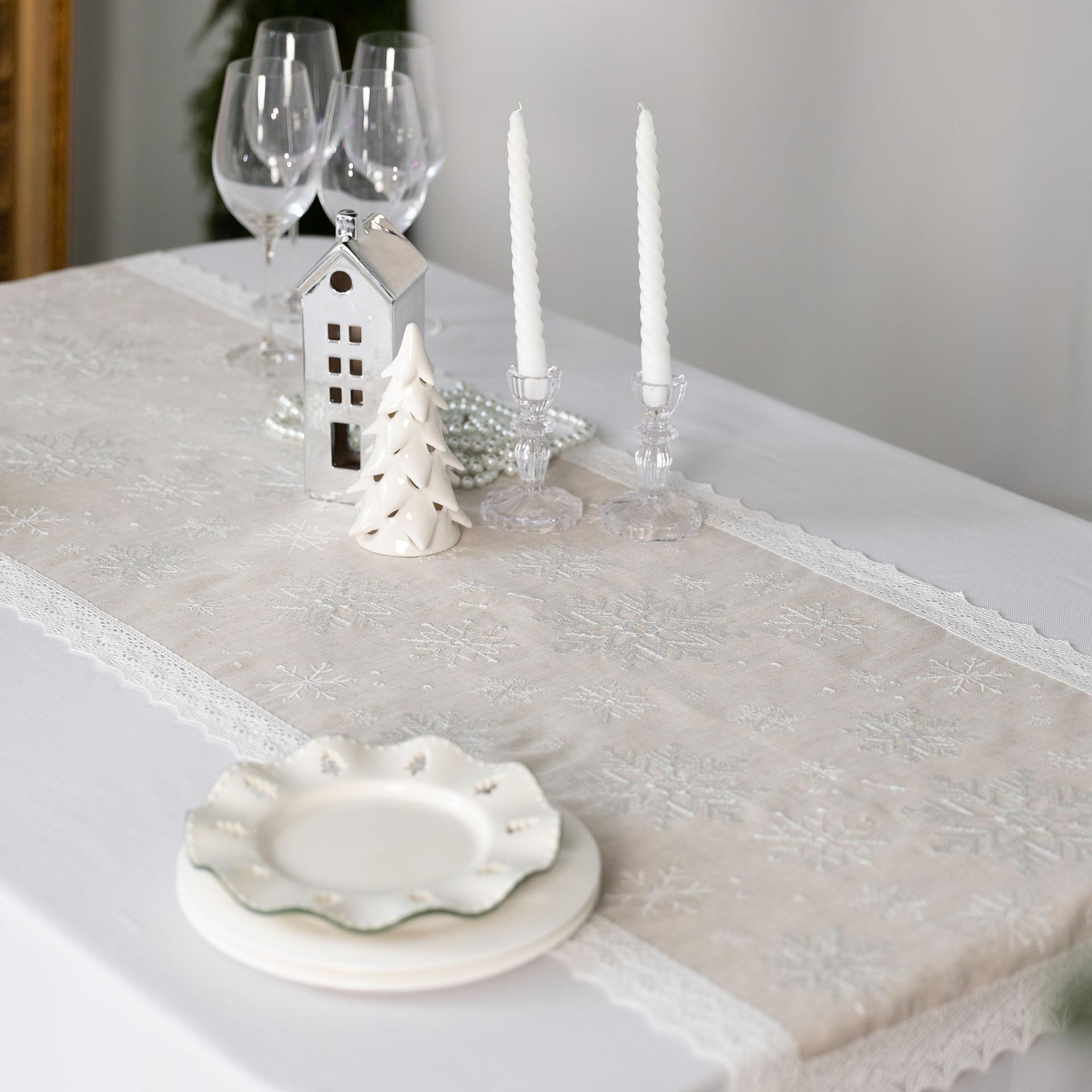 Доріжка на стіл новорічна Едельвіка Сніжинки з мереживом 1,43х0,52 м (550-25/08) - фото 4