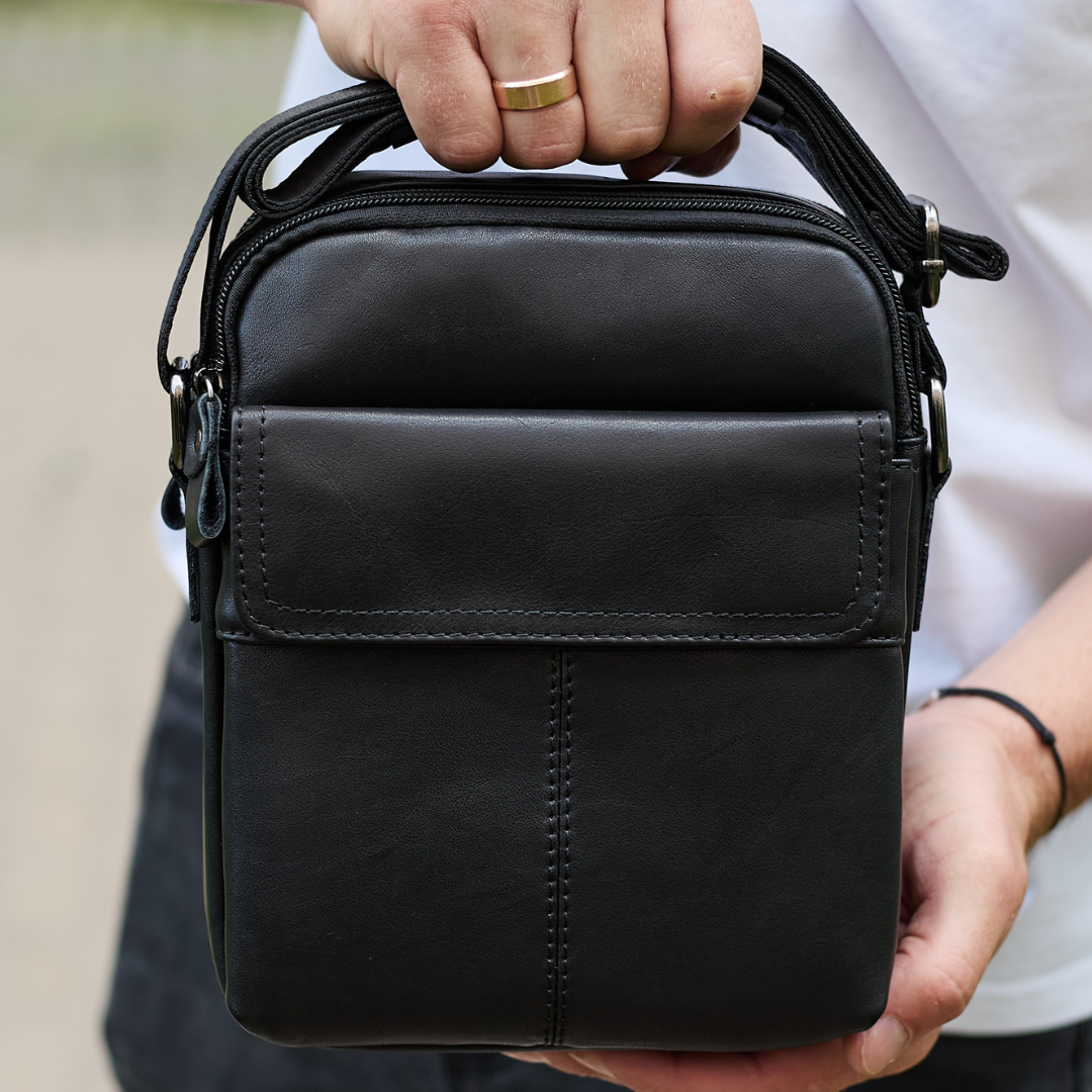 Сумка-мессенджер мужская Tiding Bag кожаная на одно плечо 24х18х8 см Черный (84558)
