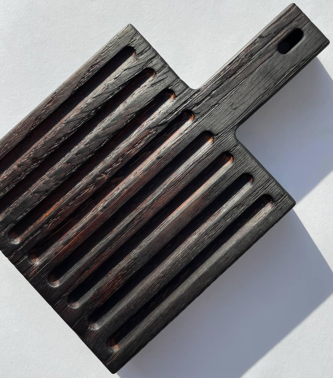 Доска обпаленая деревяная с ручкой для подачи блюд 13х20 см (9230086) - фото 2