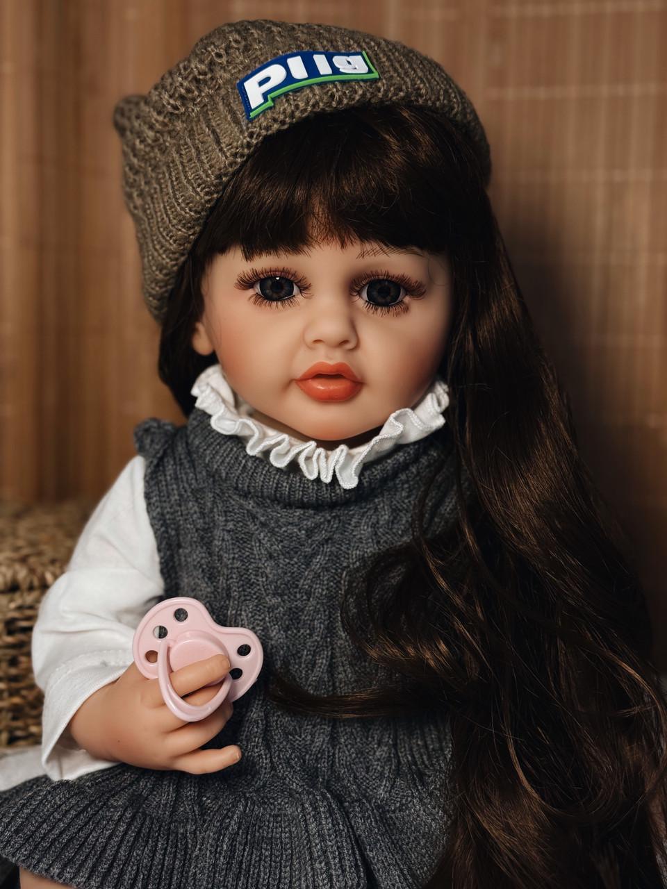 Кукла кукла реалистичная KEIUMI винил-силиконовая девочка в вязаном платье с аксессуарами 55 см Серый - фото 2 Кукла кукла реалистичная KEIUMI винил-силиконовая девочка в вязаном платье с аксессуарами 55 см Серый - фото 2
