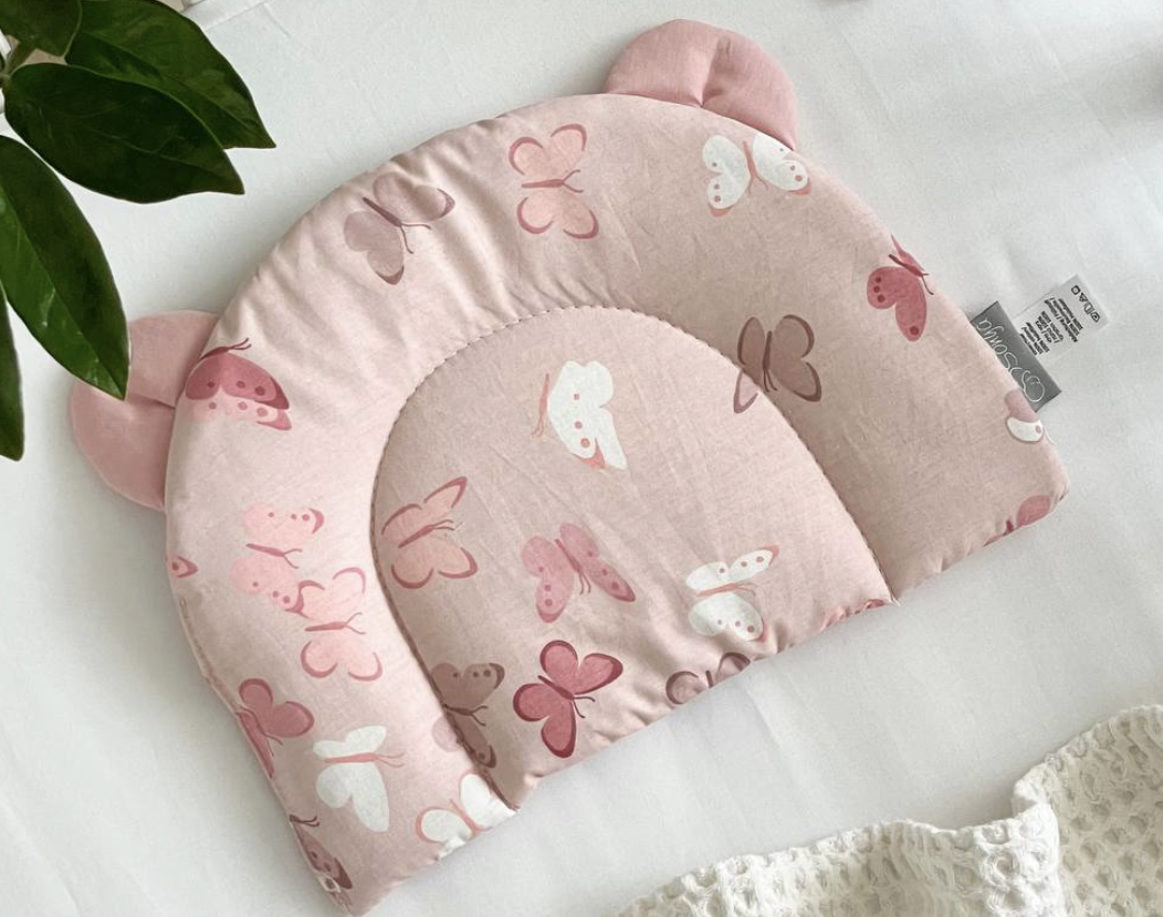 Подушка-позиционер с ушками детская 28х21 см Розовые бабочки Подушка-позиционер с ушками детская 28х21 см Розовые бабочки