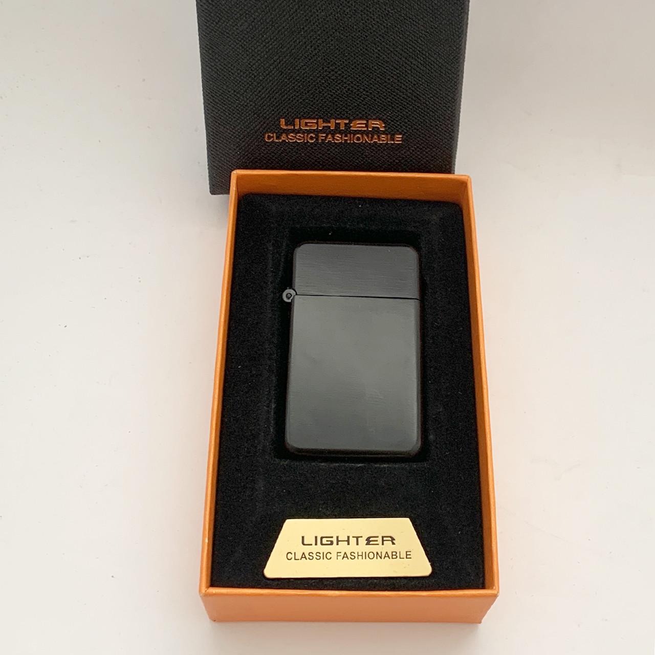 Запальничка з гравіюванням та газ для дозаправки у комплекті Чорний - фото 7 Запальничка з гравіюванням та газ для дозаправки у комплекті Чорний - фото 7