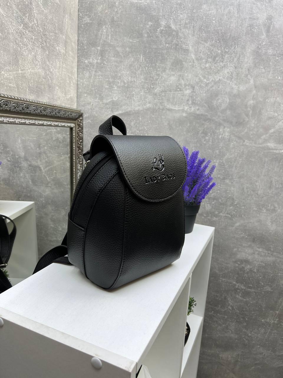 Рюкзак-трансформер через плечо городской под клапаном 25х19 см Черный - фото 4