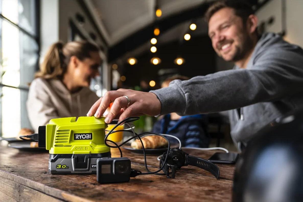 Інвертор напруги акумуляторний RYOBI ONE+ RY18BI150A-0 220 V 150 Вт/300 Вт пікова без АКБ та ЗУ - фото 3 Інвертор напруги акумуляторний RYOBI ONE+ RY18BI150A-0 220 V 150 Вт/300 Вт пікова без АКБ та ЗУ - фото 3