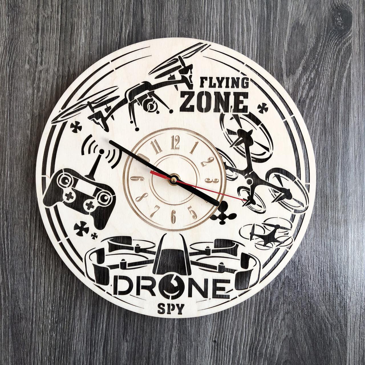 Часы концептуальные из дерева на стену Дроны
