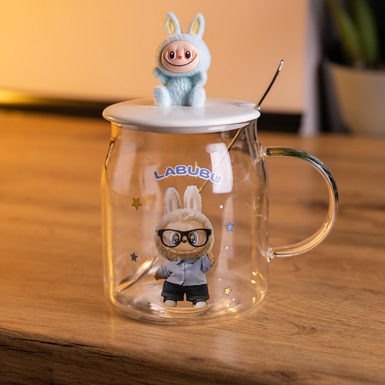 Чашка стеклянная Labubu Flip с ложкой и крышкой 600 мл (FM-56D)