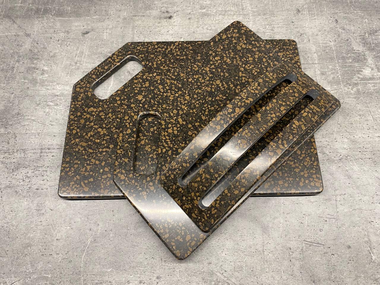 Набір дошок кухонних Rembrandt Desertcastle зі штучного акрилового каменю на підставці 2 шт. - фото 3 Набір дошок кухонних Rembrandt Desertcastle зі штучного акрилового каменю на підставці 2 шт. - фото 3