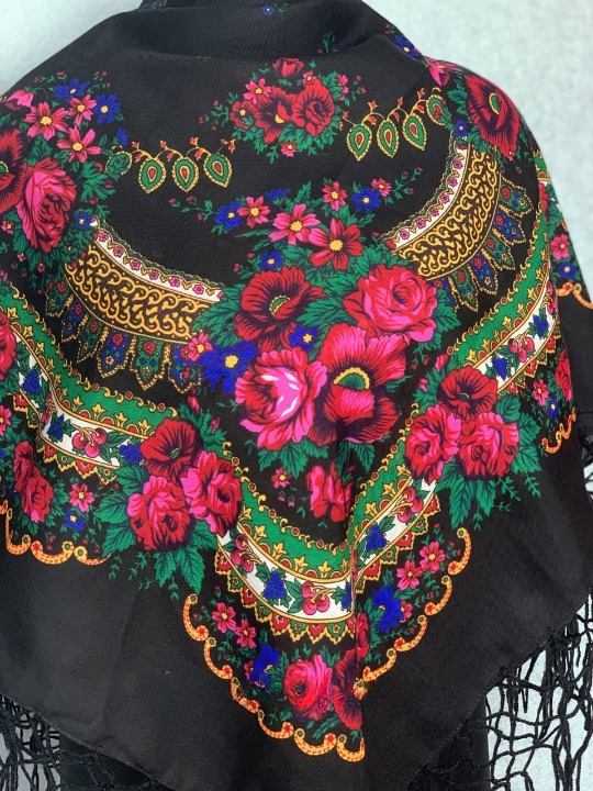 Платок Букет цветов 120х120 см 110 Черный (29434364)