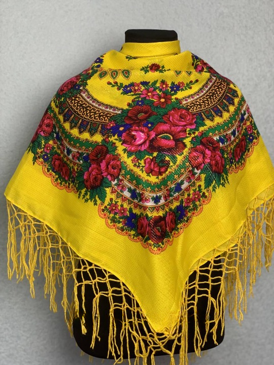 Платок Цветы и золотыми нитями 110х110 см Желтый (29434537)