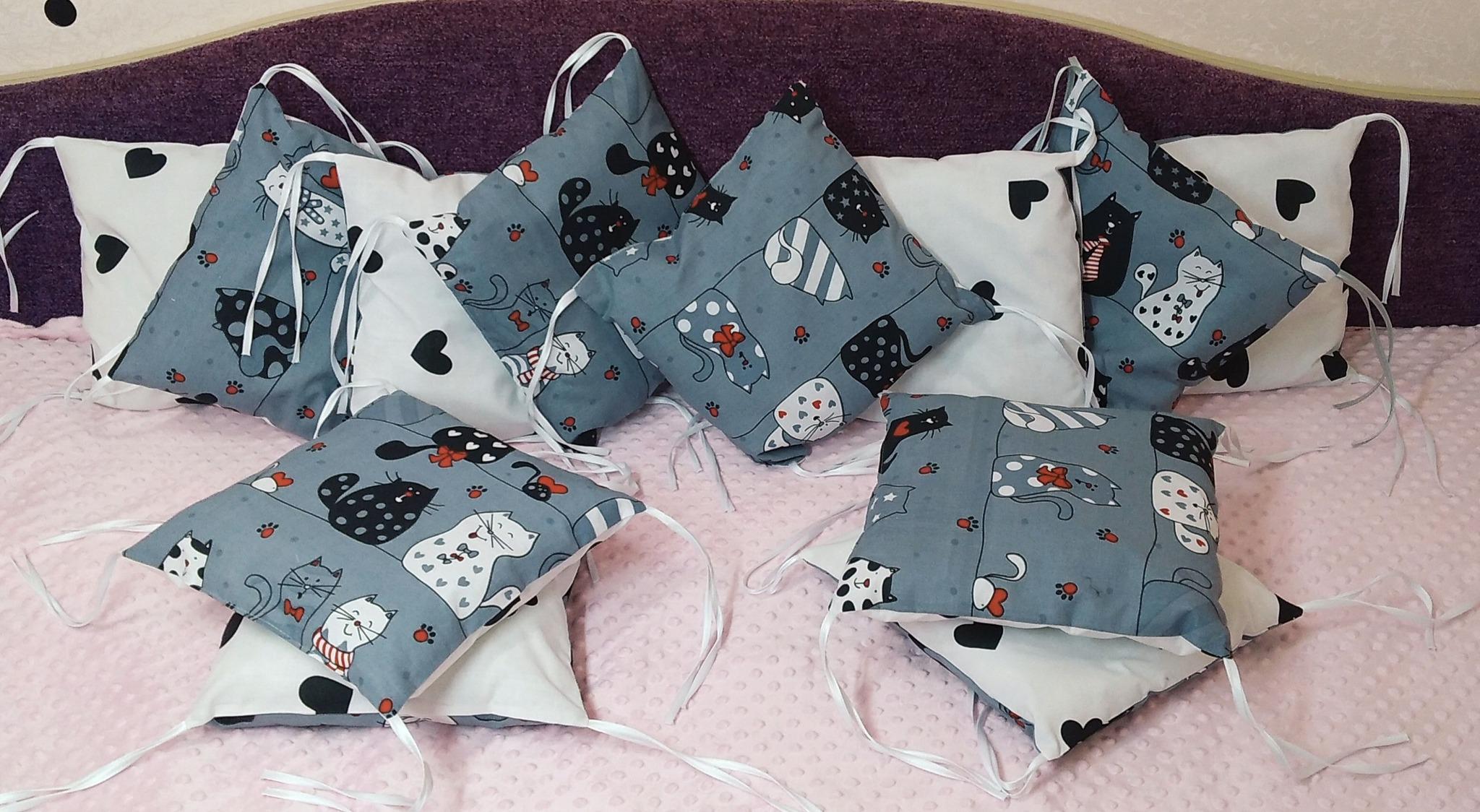 Бортики в колыбель Котики/Сердечки Серый/Черный