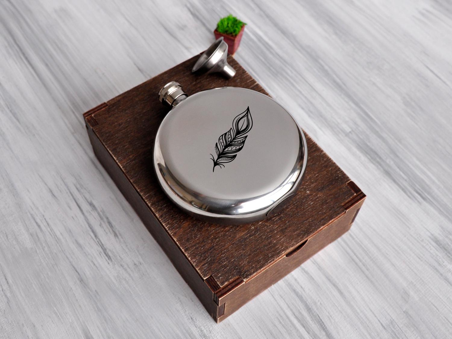 Фляга металлическая WoodPresentStudio Перо в деревянной коробке 240 мл