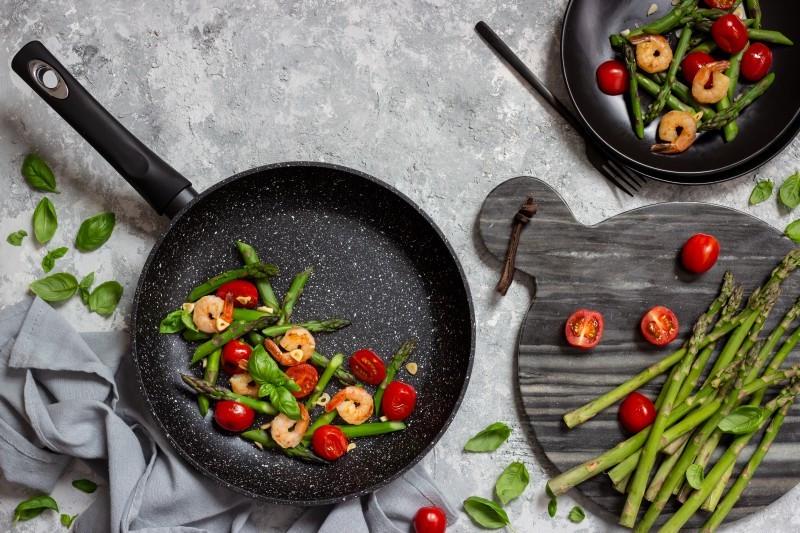 Сковорода Edenberg з кришкою та двостороннім мармуровим антипригарним покриттям 22 см (EB-4108) - фото 8 Сковорода Edenberg з кришкою та двостороннім мармуровим антипригарним покриттям 22 см (EB-4108) - фото 8