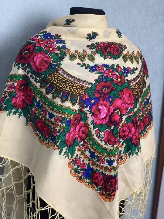 Платок Цветы 120х120 см Кремовый (29434371)