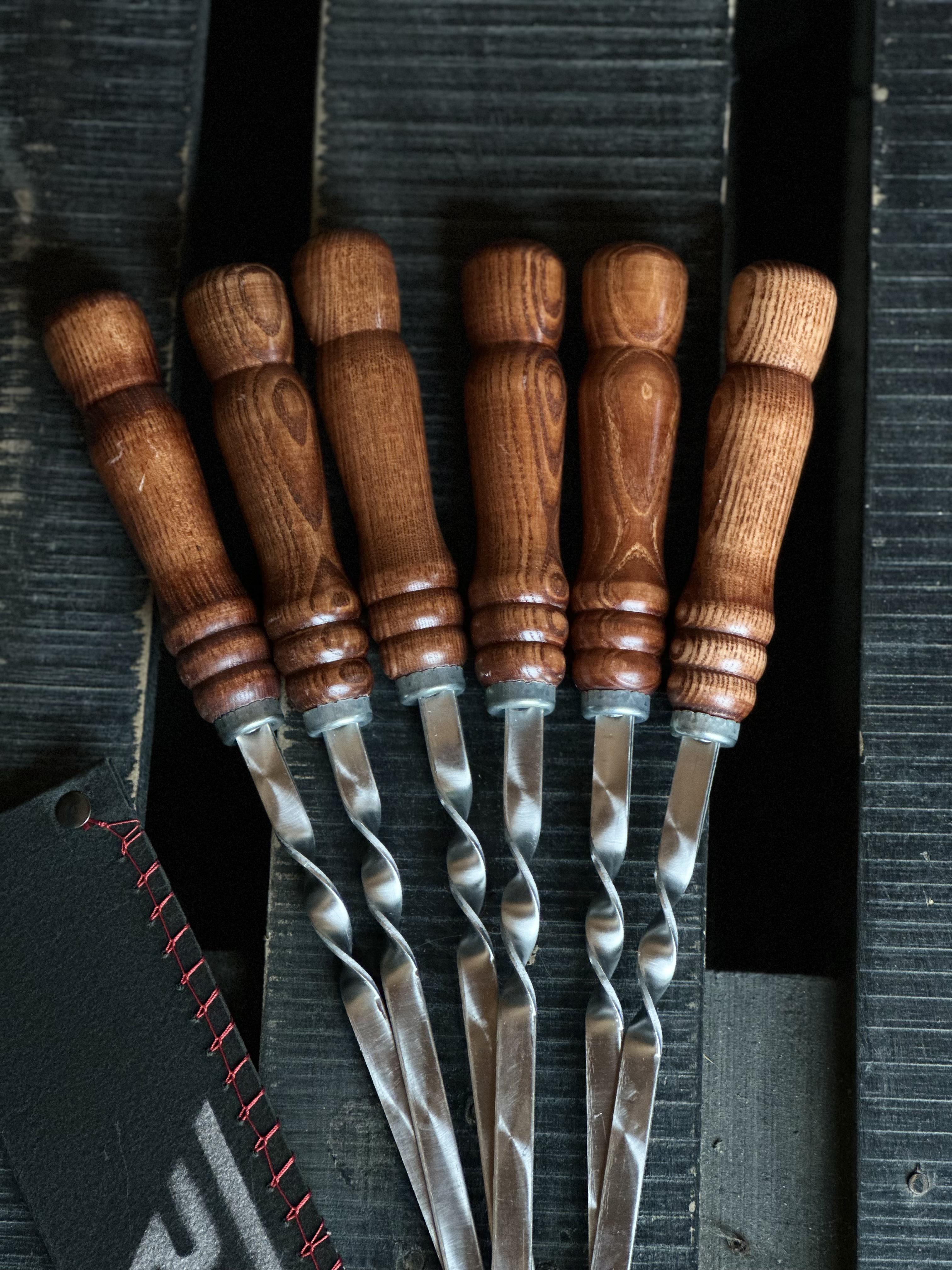 Набор шампуров Reckless Maroon из деревянной ручкой из нержавеющей стали 600х3х12 мм 6 шт. (шсдрюб66) - фото 6 Набор шампуров Reckless Maroon из деревянной ручкой из нержавеющей стали 600х3х12 мм 6 шт. (шсдрюб66) - фото 6