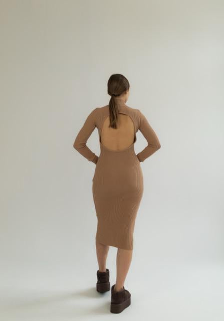 Платье вязаное с открытой спиной WALERI one size Карамельный