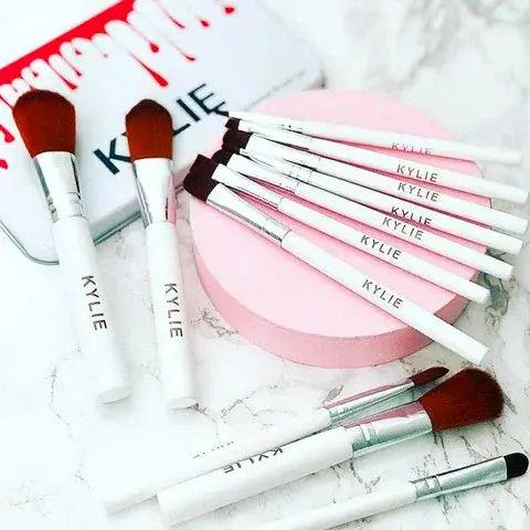 Набор кистей для макияжа KYLIE гипоаллергенные из синтетического волоса 12 шт. 15x9x3 см Белый (opt-18816)