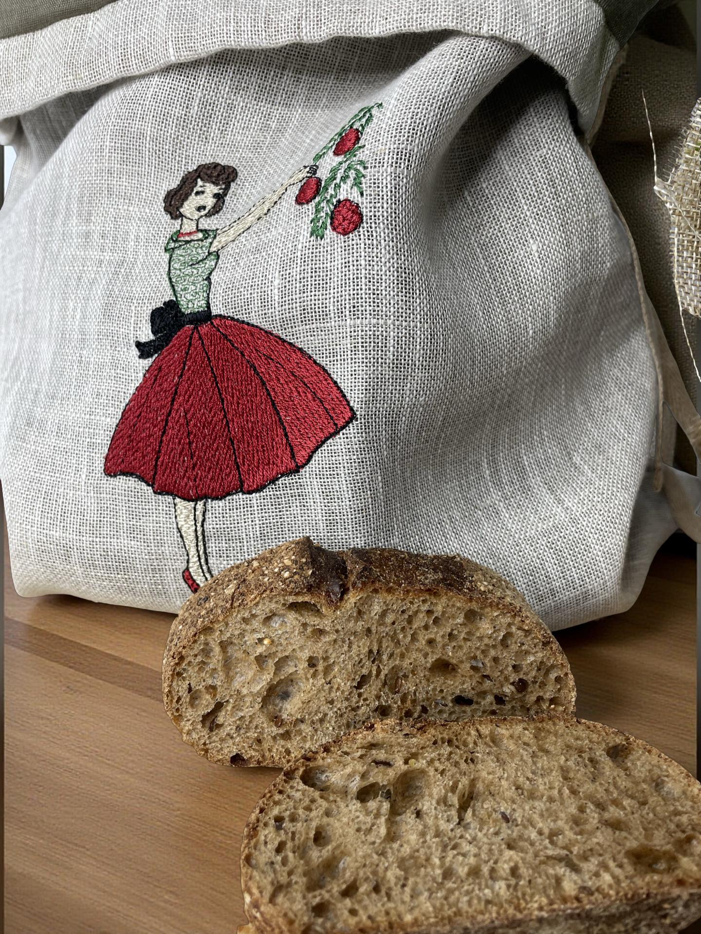 Мешочек для хлеба с вышивкой Девочка с игрушками 30х40 см (30074520)
