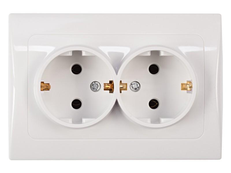 Розетка двойная Luxel с заземлением Fairi Белый (4008)