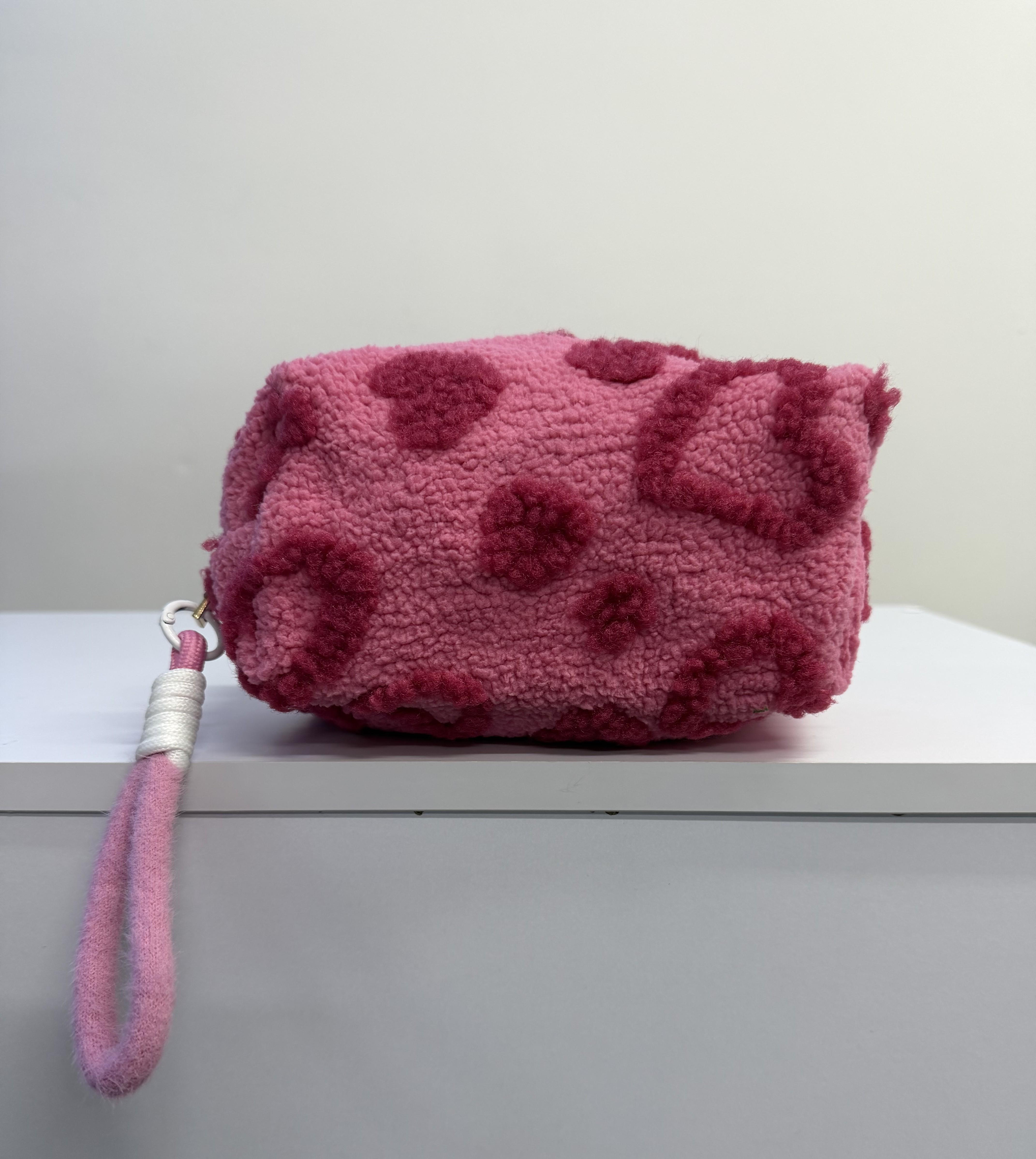 Косметичка-органайзер з сердечками пухнаста Малиновий (31517725)