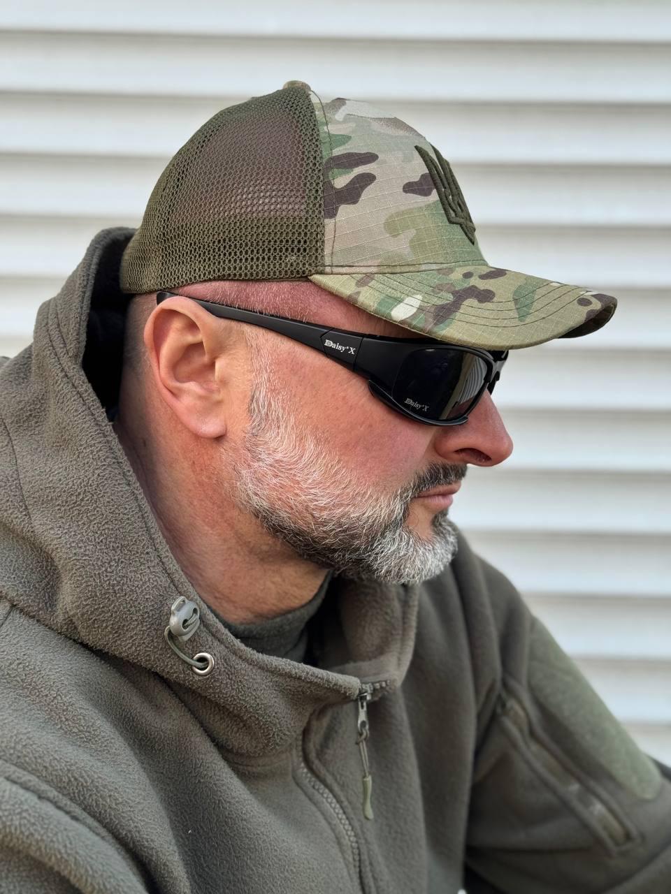 Бейсболка с вышивкой Герб и сеткой 56-60 см Мультикам (0960)