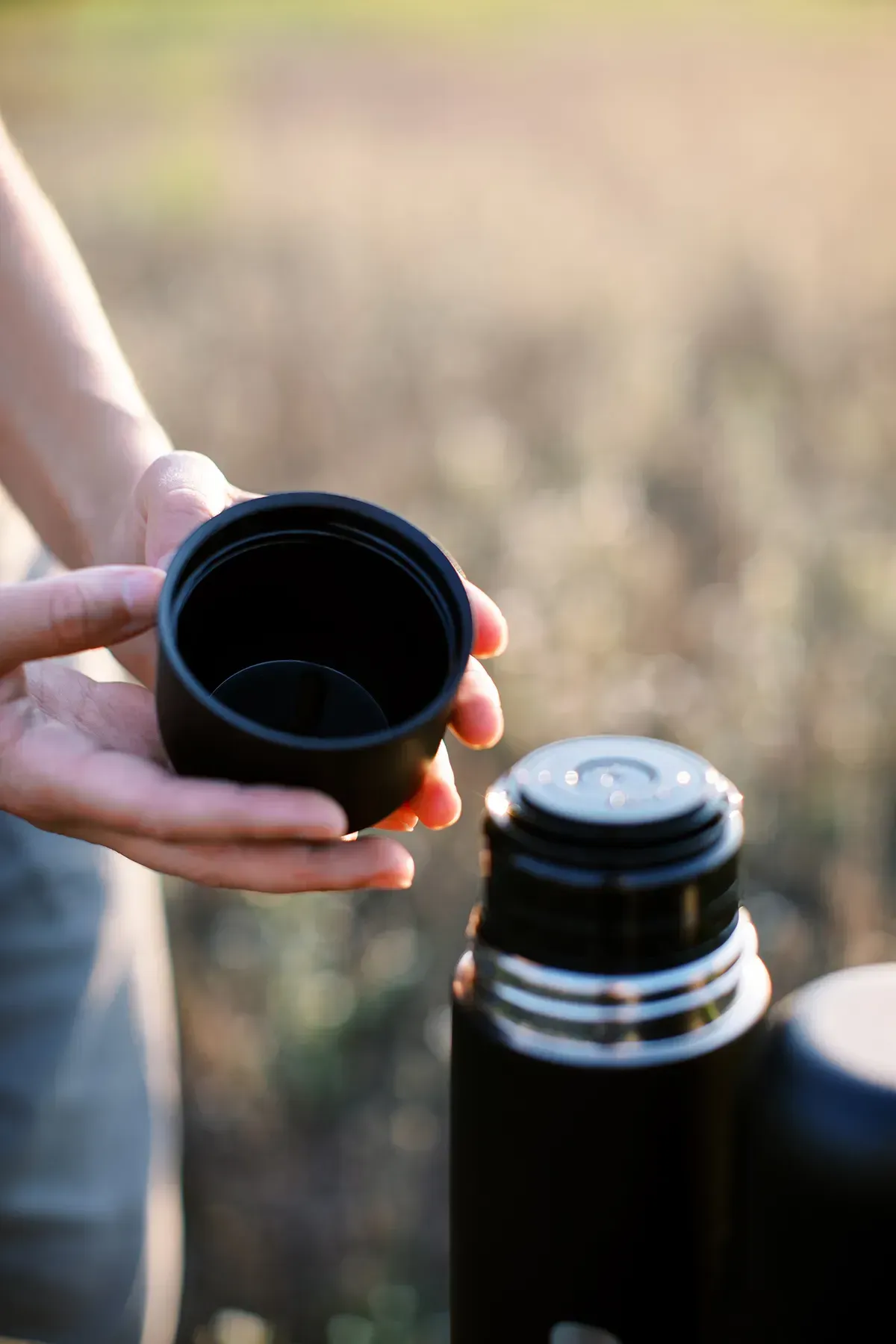 Термос для напитков Tramp Basic 0,75 л (UTRC-104-black) - фото 6 Термос для напитков Tramp Basic 0,75 л (UTRC-104-black) - фото 6