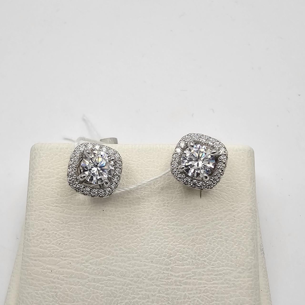 Серебряные серьги-гвоздики с кубическим цирконием 2,57 г (3056612148) Серебряные серьги-гвоздики с кубическим цирконием 2,57 г (3056612148)