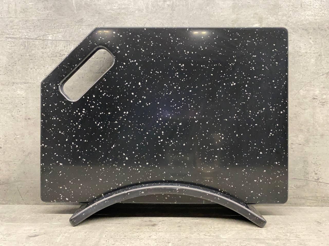 Дошка кухонна Black Glass на підставці зі штучного акрилового каменю 350x250 мм (205) Дошка кухонна Black Glass на підставці зі штучного акрилового каменю 350x250 мм (205)