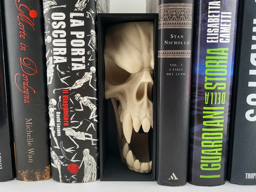 Вставка між книгами декоративна Book Nook Ікластий череп (35322951)