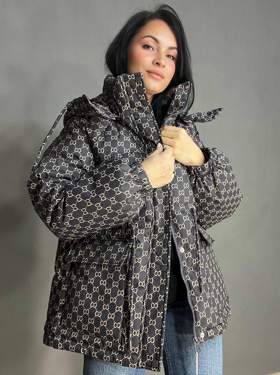 Куртка женская Joy one 7203 узор удлиненная с капюшоном пояс затяжка на талии XL Шоколад (3421) - фото 3 Куртка женская Joy one 7203 узор удлиненная с капюшоном пояс затяжка на талии XL Шоколад (3421) - фото 3