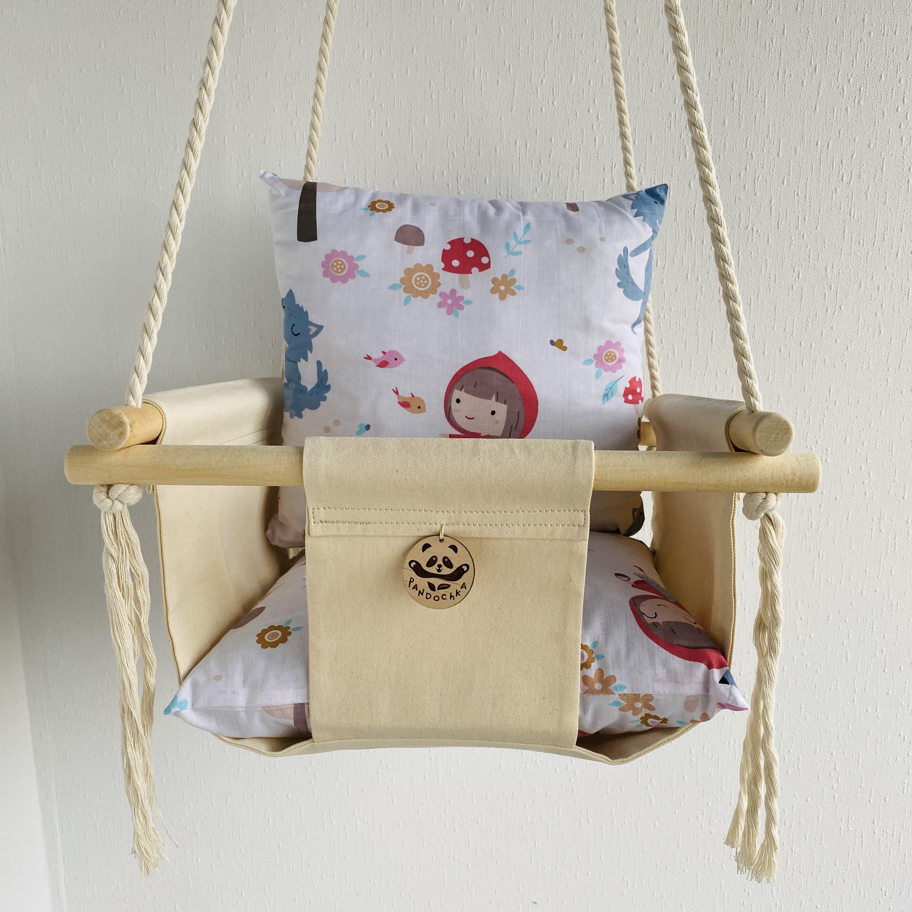 Тканинна дитяча гойдалка 40х40 см Червона шапочка (2850386-De)