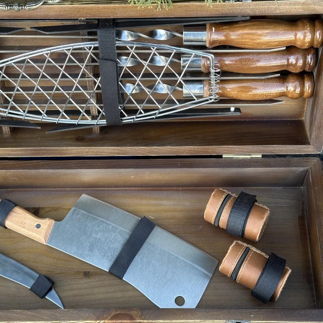 Подарунковий набір шампурів Mzavod Майстер BBQ із нержавіючої сталі в дерев’яному кейсі 720x120x210 мм (136-17-1190210000859) - фото 2 Подарунковий набір шампурів Mzavod Майстер BBQ із нержавіючої сталі в дерев’яному кейсі 720x120x210 мм (136-17-1190210000859) - фото 2