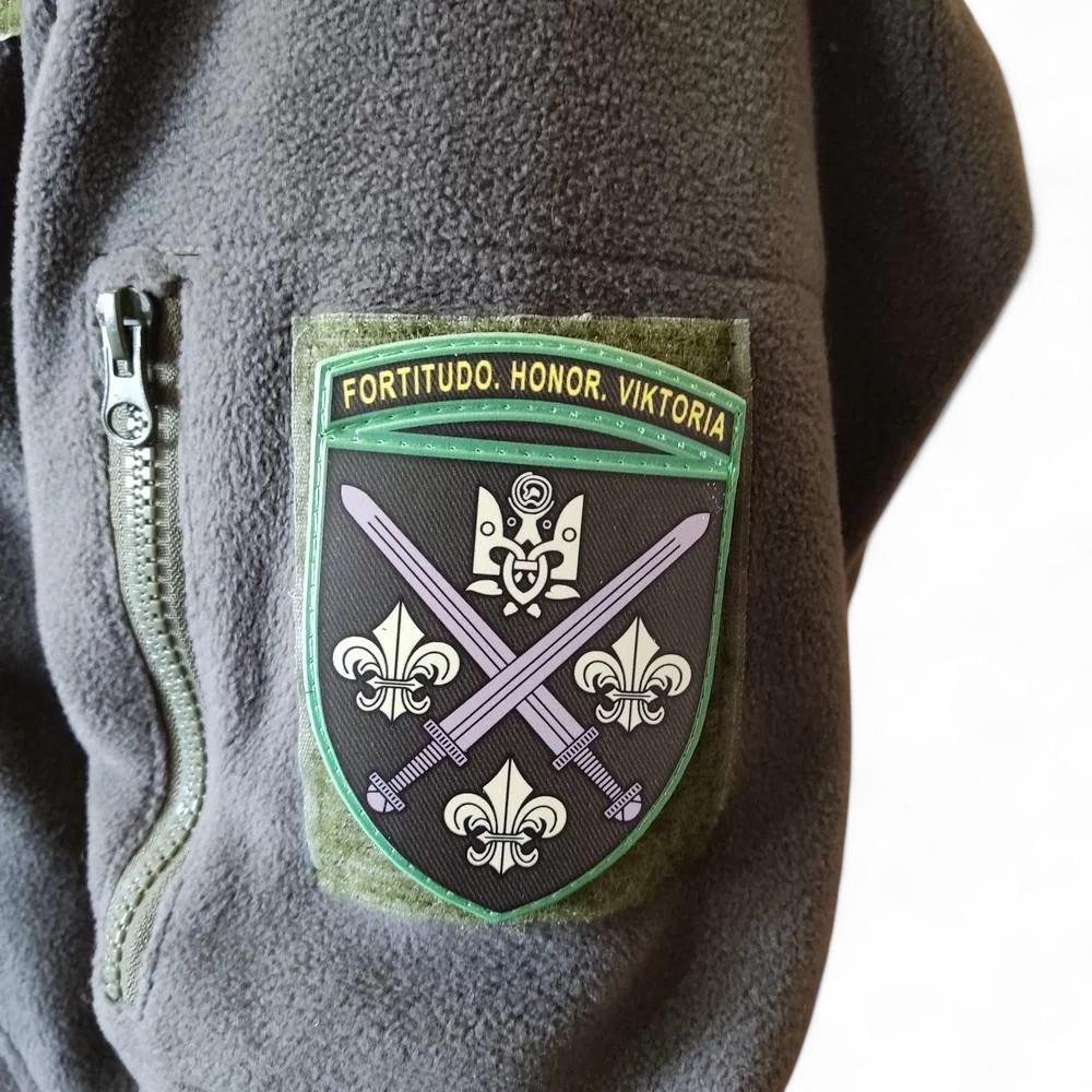 Патч-шеврон ВСУ 155 ОМБр Fortitudo Honor Viktoria 2025 Олива (29467708) - фото 3 Патч-шеврон ВСУ 155 ОМБр Fortitudo Honor Viktoria 2025 Олива (29467708) - фото 3