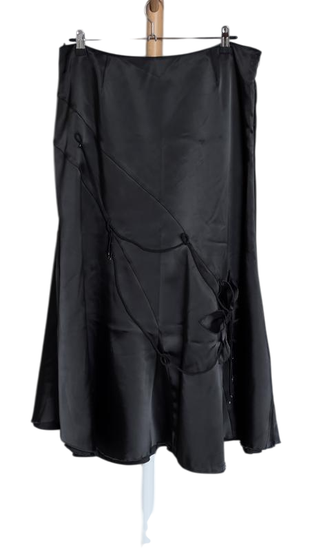 Спідниця максі атласна з текстильною квіткою XXL Чорний (8642952) Спідниця максі атласна з текстильною квіткою XXL Чорний (8642952)