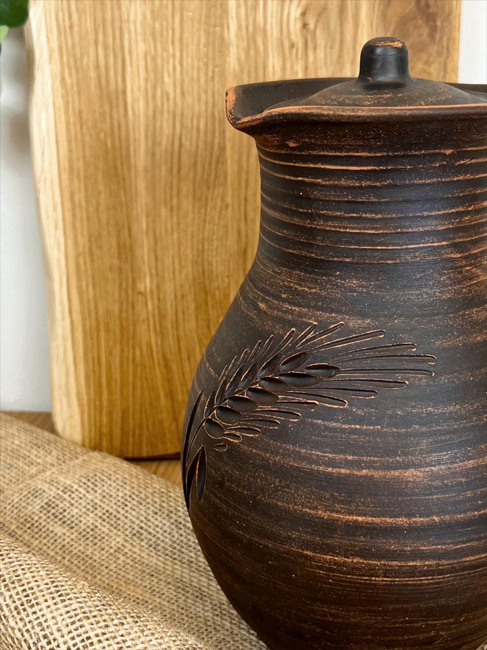 Кувшин керамический глиняный резной с ручкой Колосок 2,5 л (3002-14) - фото 2 Кувшин керамический глиняный резной с ручкой Колосок 2,5 л (3002-14) - фото 2