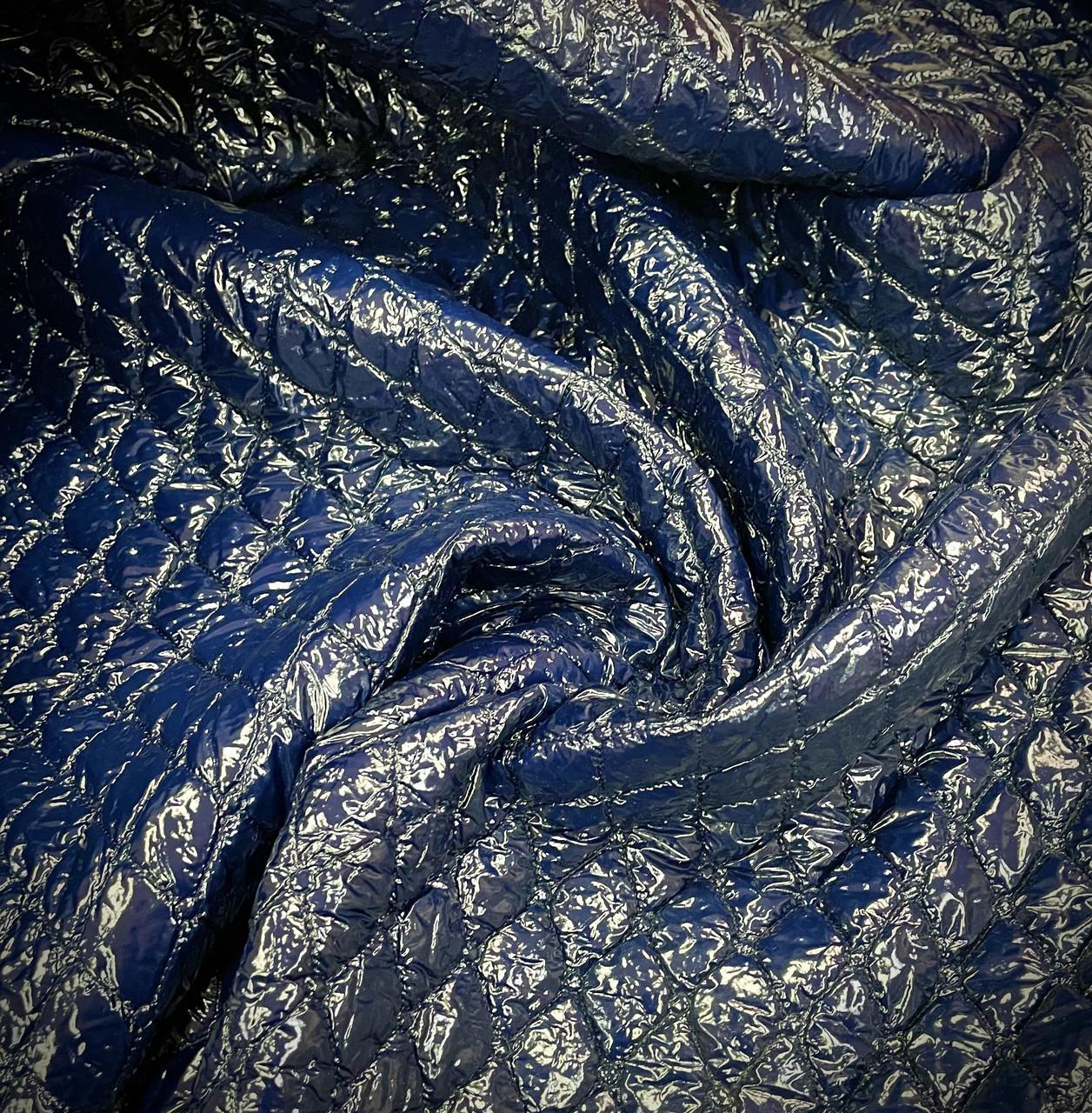 Плащевка стеганая двусторонняя лакированная. Плащевка стеганая двусторонняя лакированная.