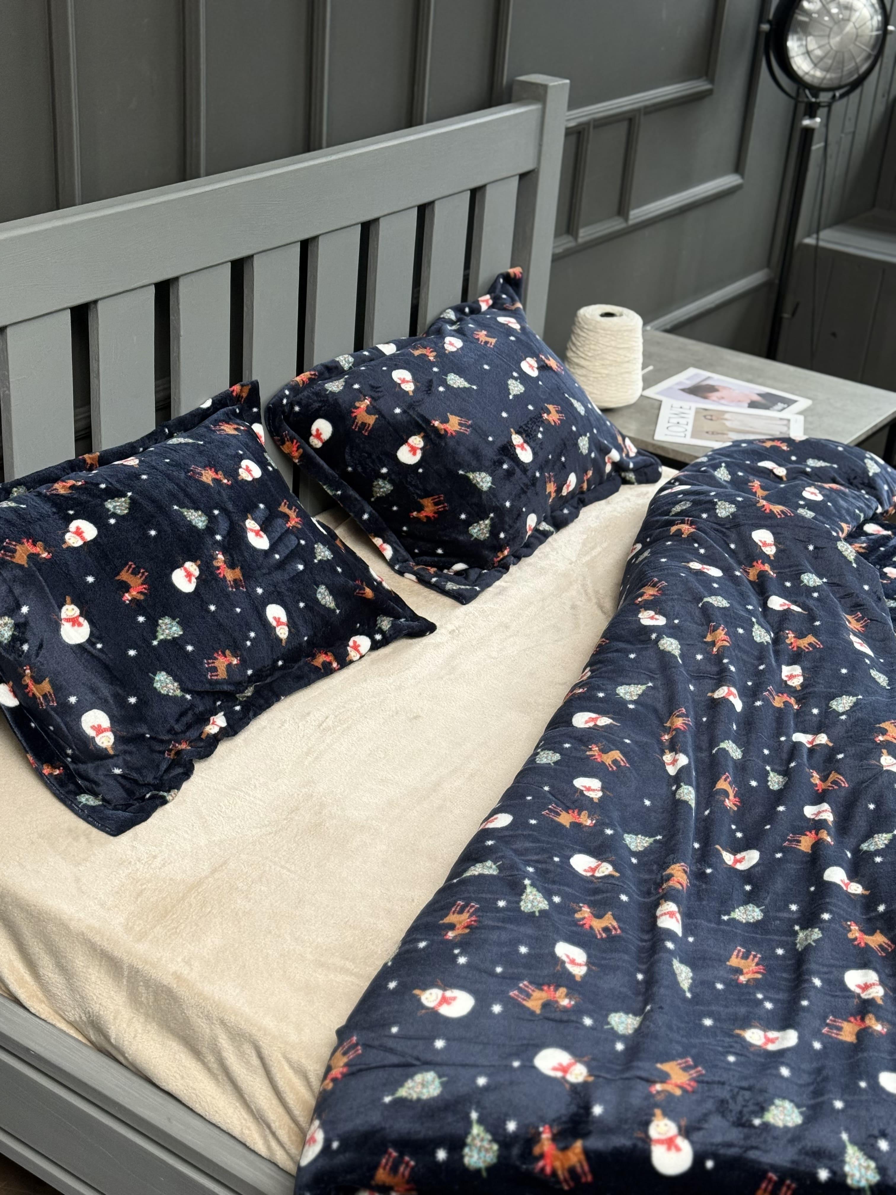 Комплект постельного белья на резинке Полярная ночь плюш полуторный/наволочки 50х70/70x70 см (9043)