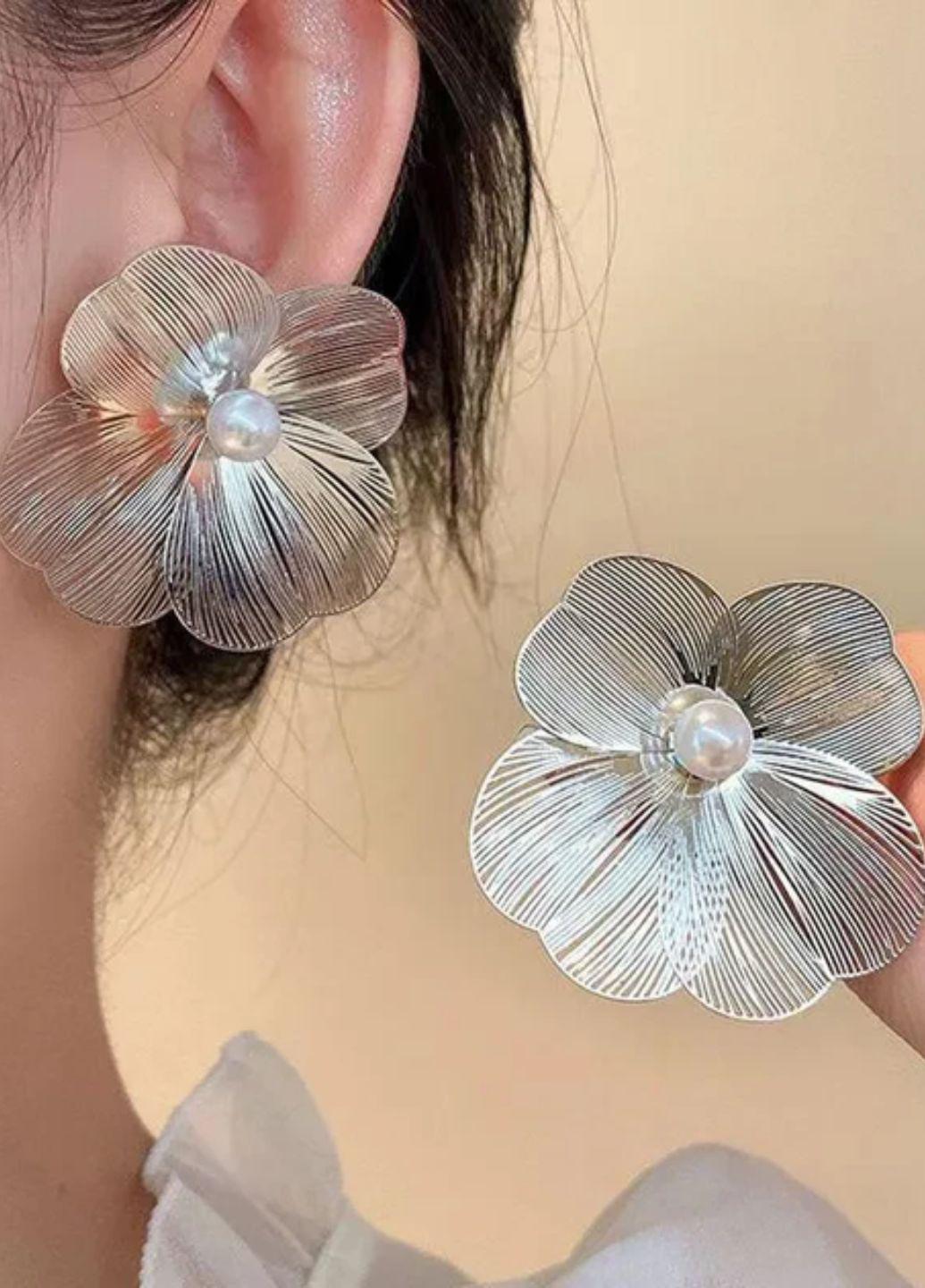 Сережки женские орхидеи с бусинками Fashion Jewelry Серебристый (16858)