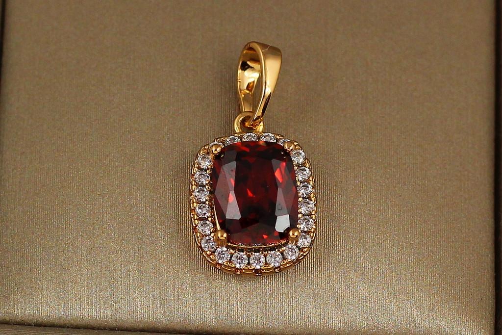 Кулон Xuping Jewelry Малинка с прямоугольным красным камнем 1,4 см Золотистый