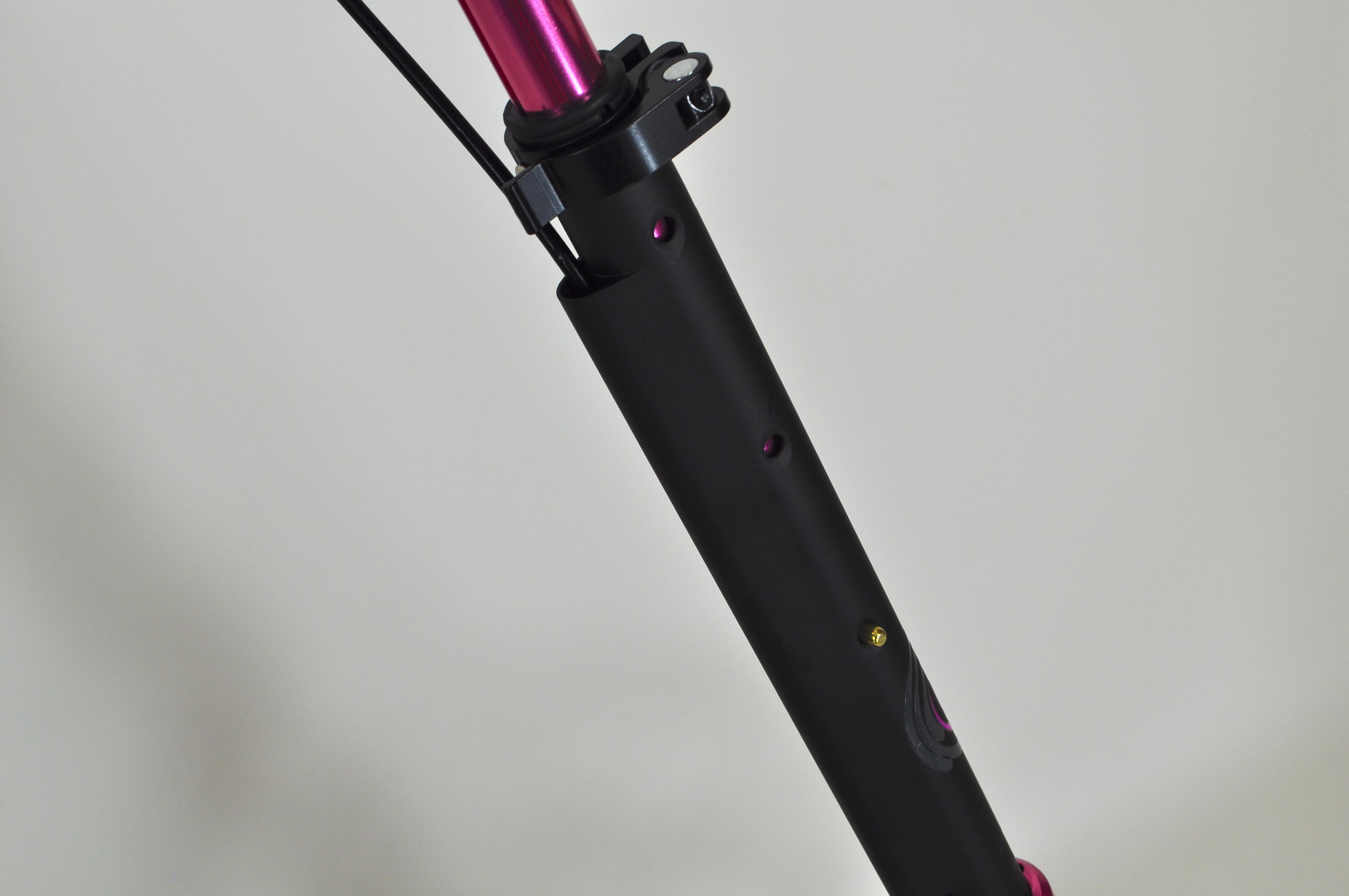 Самокат двухколесный Maraton Cardinal с дисковым тормозом и подногой Черный с розовым - фото 7