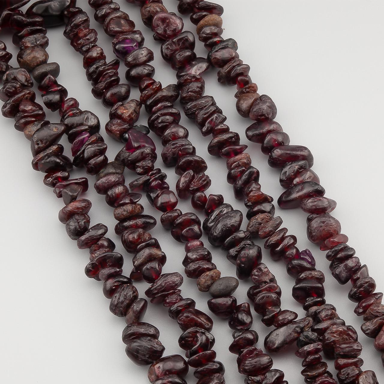 Гранат сколы из натурального камня 5-10 мм 80 см 1 шт. (НК8017с37)