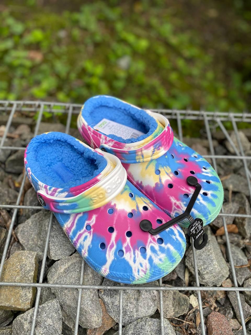Крокси утепленные Crocs Classic Lined Tie Dye Clog с мехом р. 37 Разноцветный/Синий (206341-4S0)